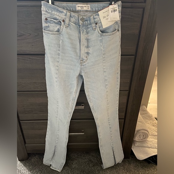 A&F High rise split hem jeans - Picture 2 of 5